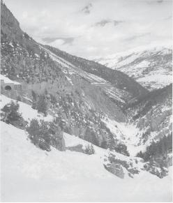 Спуск с перевала в Альпах