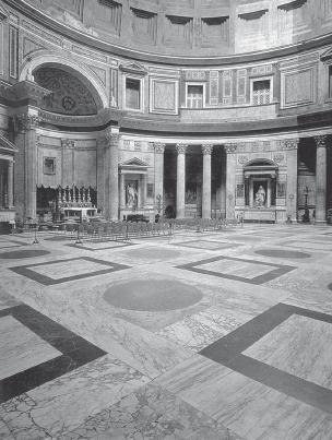 Вид на главный алтарь Пантеона