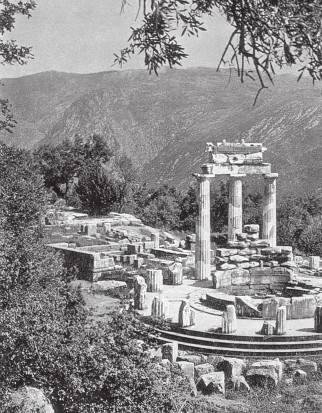 Развалины храма Аполлона в Дельфах 