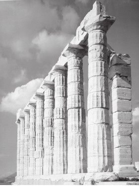 Развалины храма Посейдона в археологическом комлексе Сунион