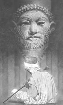 Персидский сатрап перед изображением великого царя
