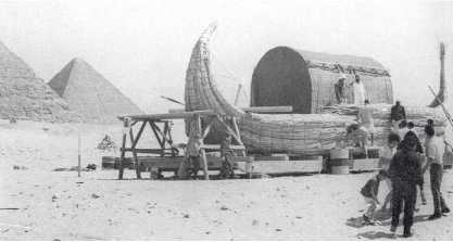 Строительство лодки «Ра» у подножия пирамид