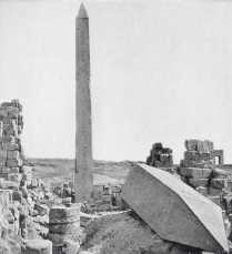 Монумент царице Хатшепсут в Карнаке