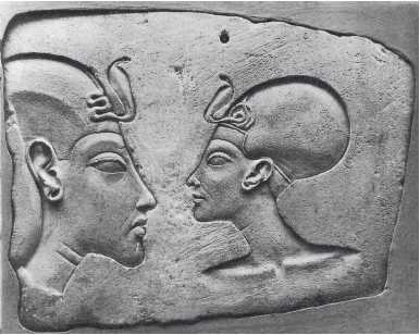 Рельеф с портретами Эхнатона и Нефертити из Тель эль-Амарны