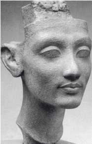 Бюст Нефертити из мастерской Тутмеса в Ахетатоне