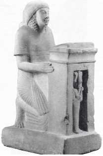 Коленопреклоненный мужчина. Середина XIV в. до н. э. (Хоремхеб).