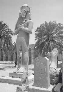 Колосс Пинедьема, верховного жреца в Фивах и фараона XXI