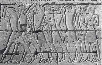 Пленные филистимляне. Рельеф из храма Рамсеса III в Мединет