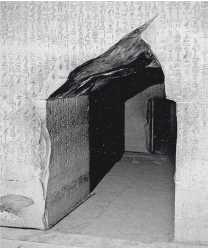Фрагмент «Текстов пирамид», высеченный на стенах пирамиды