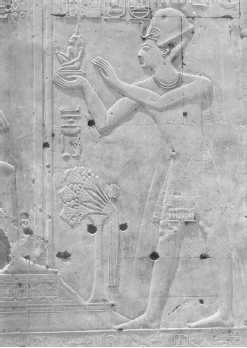 Изображение фараона Сети I на рельефе храма в Абидосе