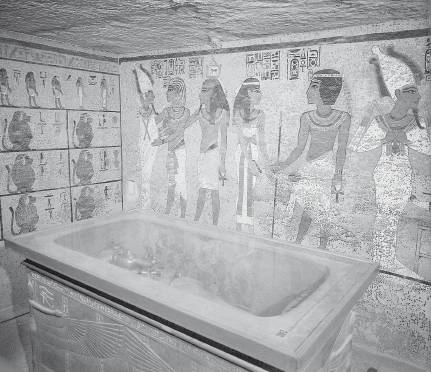 Зал с саркофагом гробницы Тутанхамона. Современный вид