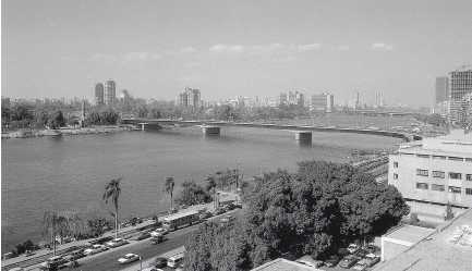 Вид на реку Нил и мост в современном Каире
